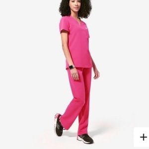 Figs RARE ELECTRIC PINK scrub set